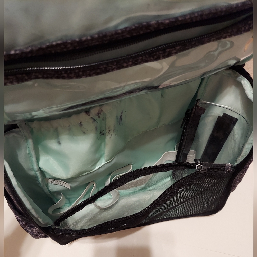 Hanging toiletry/cosmetic travel bag - Picture 7 of 15